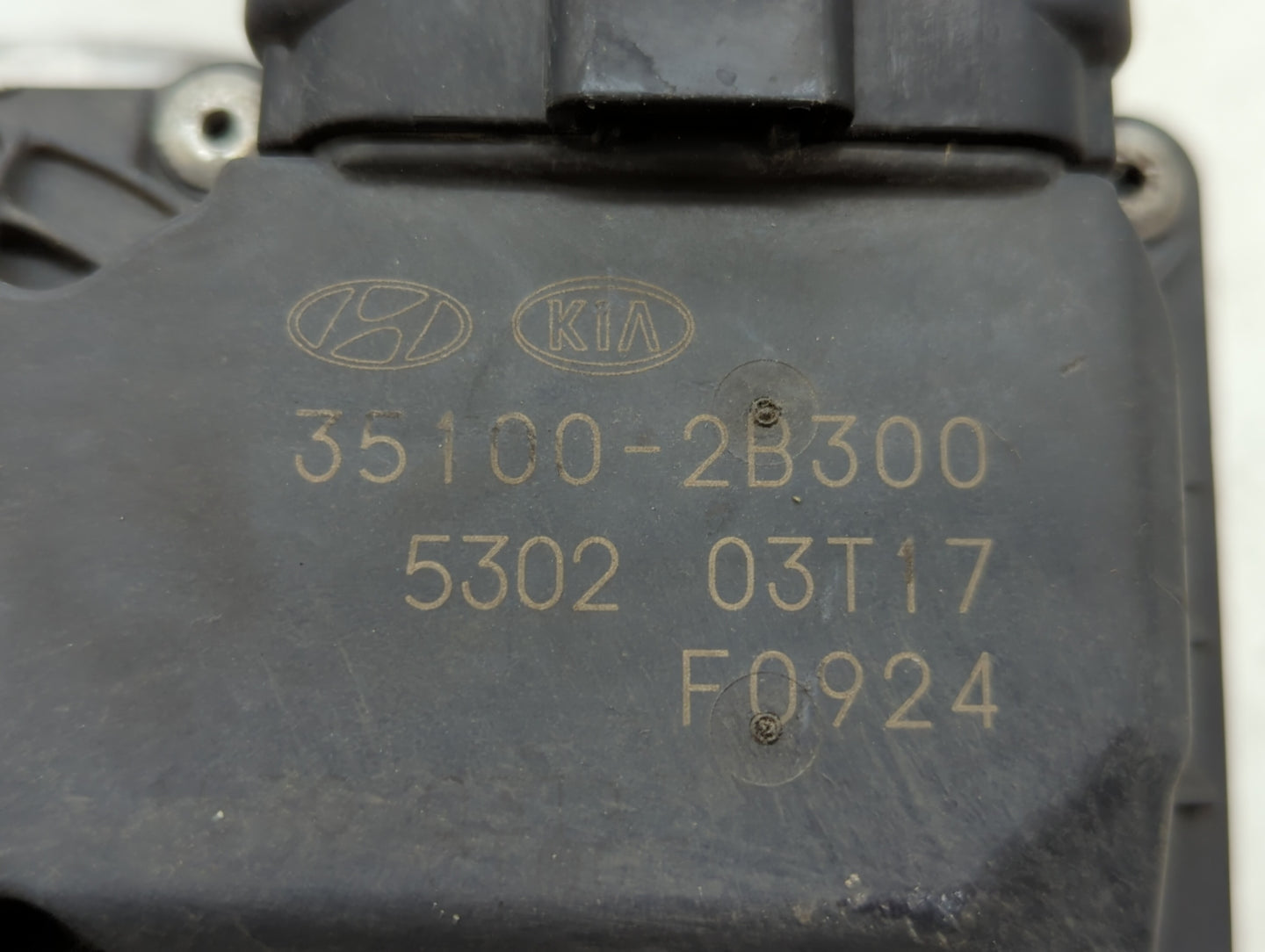 2012-2019 Hyundai Accent Throttle Body P/N:35100-2B300 Fits Fits 2012 2013 2014 2015 2016 2017 2018 2019 OEM Used Auto Parts