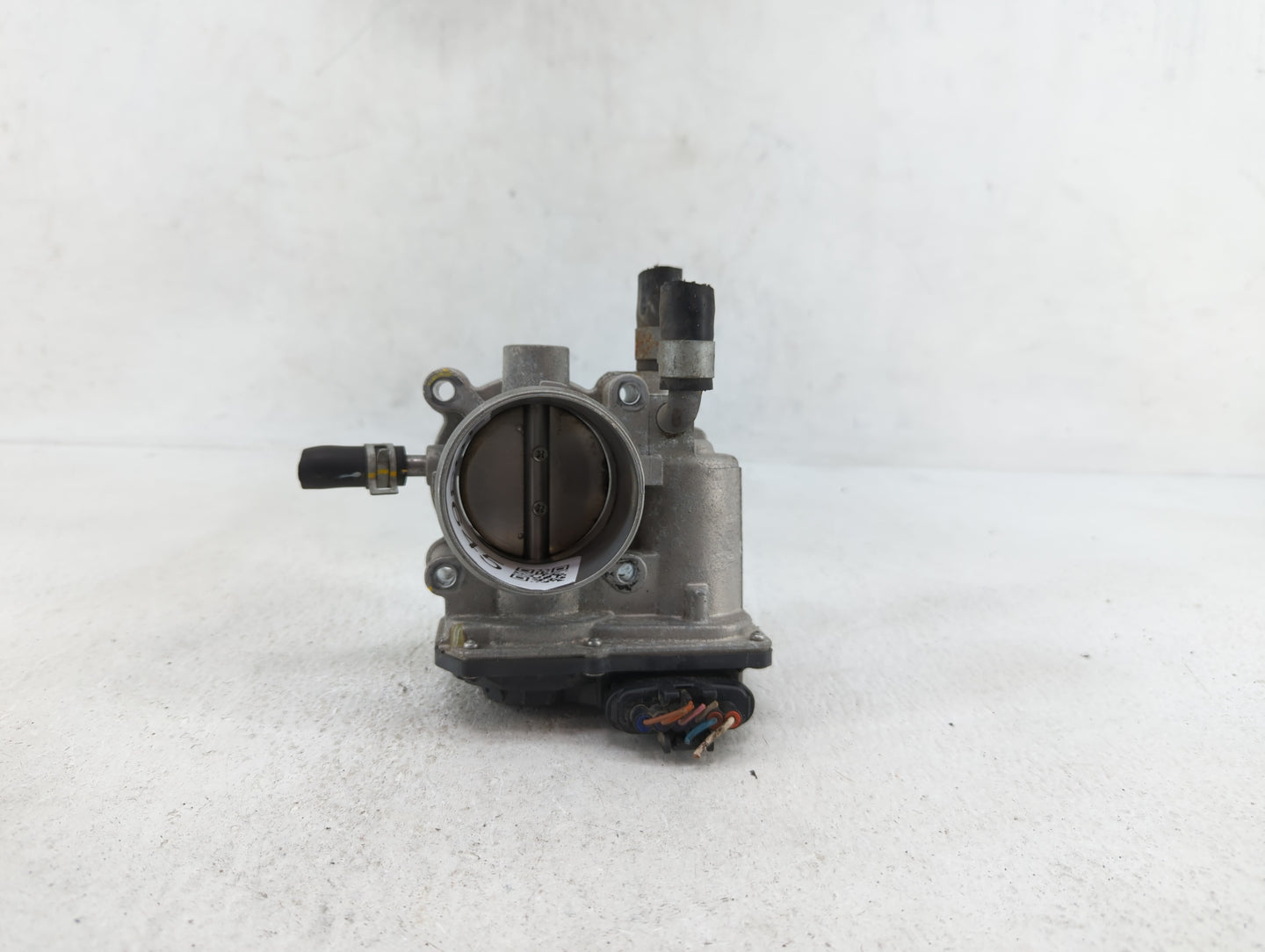 2012-2019 Hyundai Accent Throttle Body P/N:35100-2B300 Fits Fits 2012 2013 2014 2015 2016 2017 2018 2019 OEM Used Auto Parts