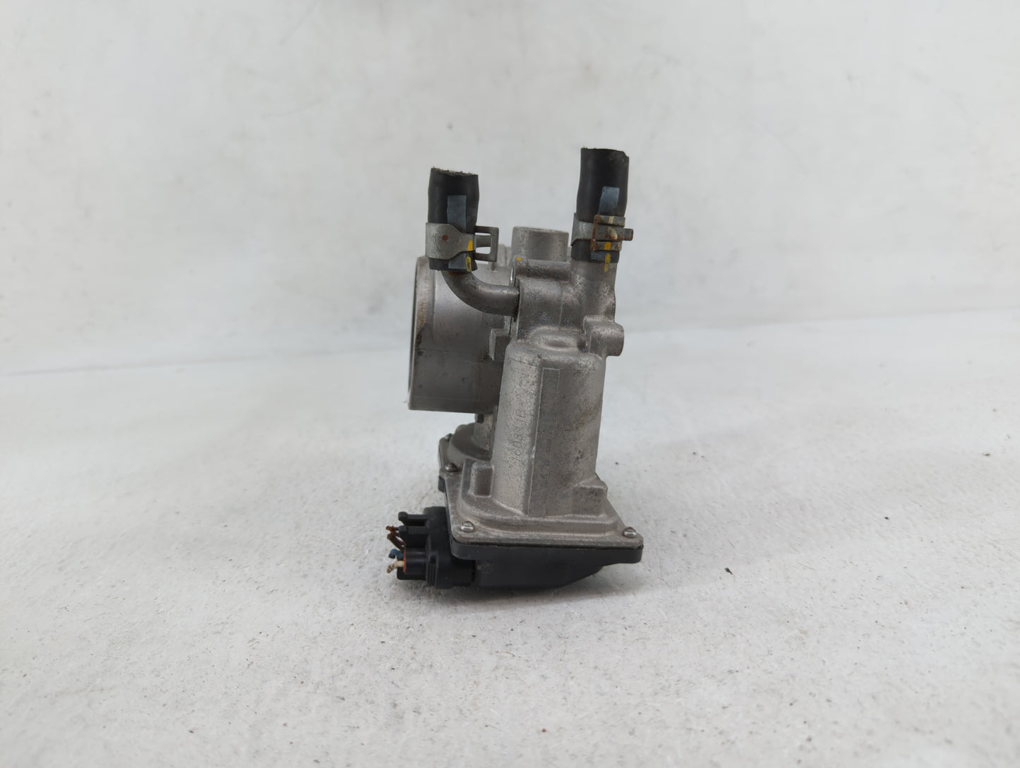 2012-2019 Hyundai Accent Throttle Body P/N:35100-2B300 Fits Fits 2012 2013 2014 2015 2016 2017 2018 2019 OEM Used Auto Parts