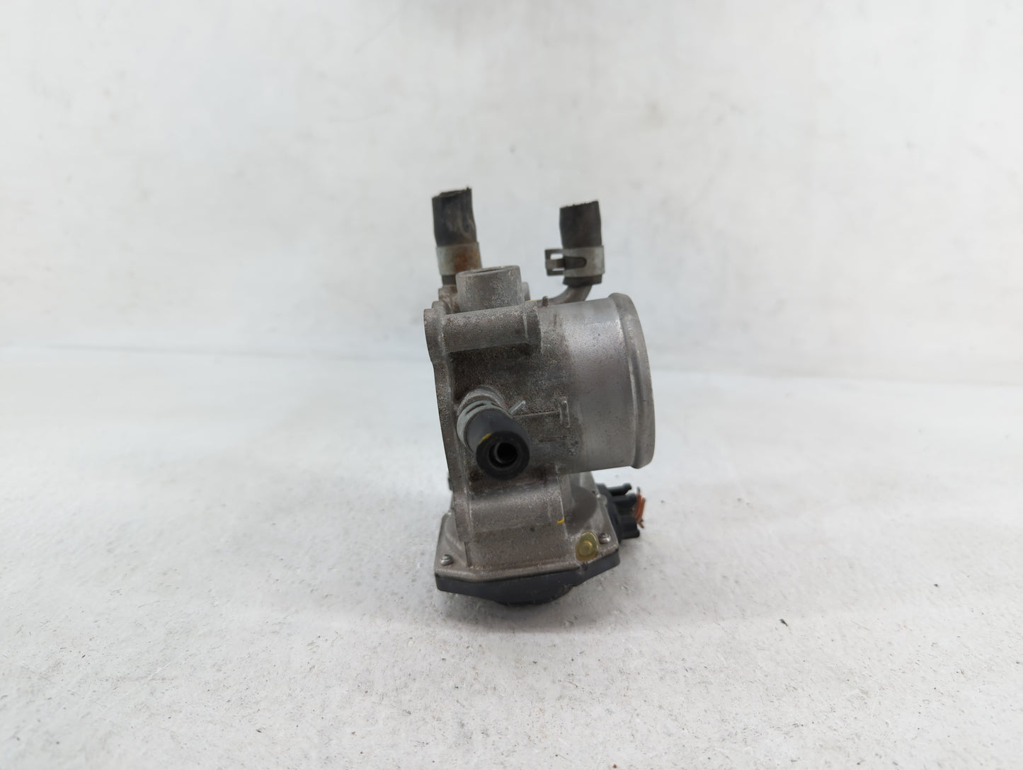 2012-2019 Hyundai Accent Throttle Body P/N:35100-2B300 Fits Fits 2012 2013 2014 2015 2016 2017 2018 2019 OEM Used Auto Parts