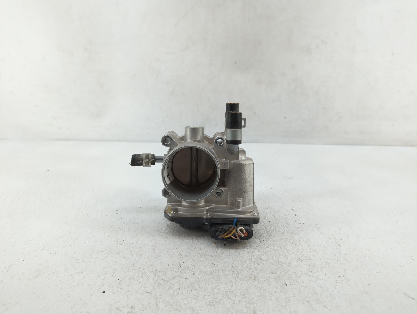 2012-2019 Hyundai Accent Throttle Body P/N:35100-2B300 Fits Fits 2012 2013 2014 2015 2016 2017 2018 2019 OEM Used Auto Parts