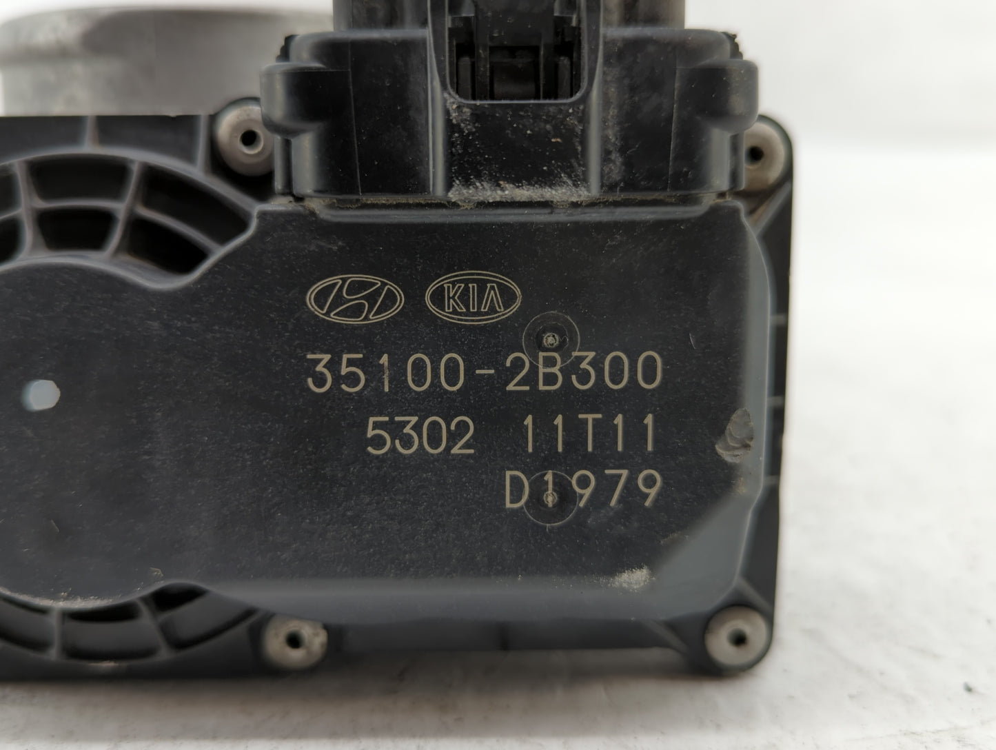 2012-2019 Hyundai Accent Throttle Body P/N:35100-2B300 Fits Fits 2012 2013 2014 2015 2016 2017 2018 2019 OEM Used Auto Parts
