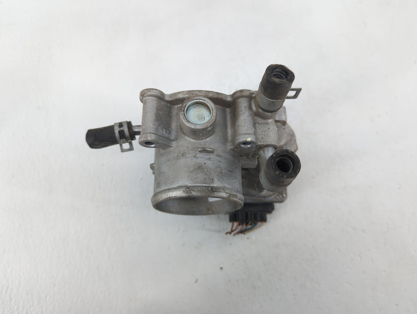 2012-2019 Hyundai Accent Throttle Body P/N:35100-2B300 Fits Fits 2012 2013 2014 2015 2016 2017 2018 2019 OEM Used Auto Parts