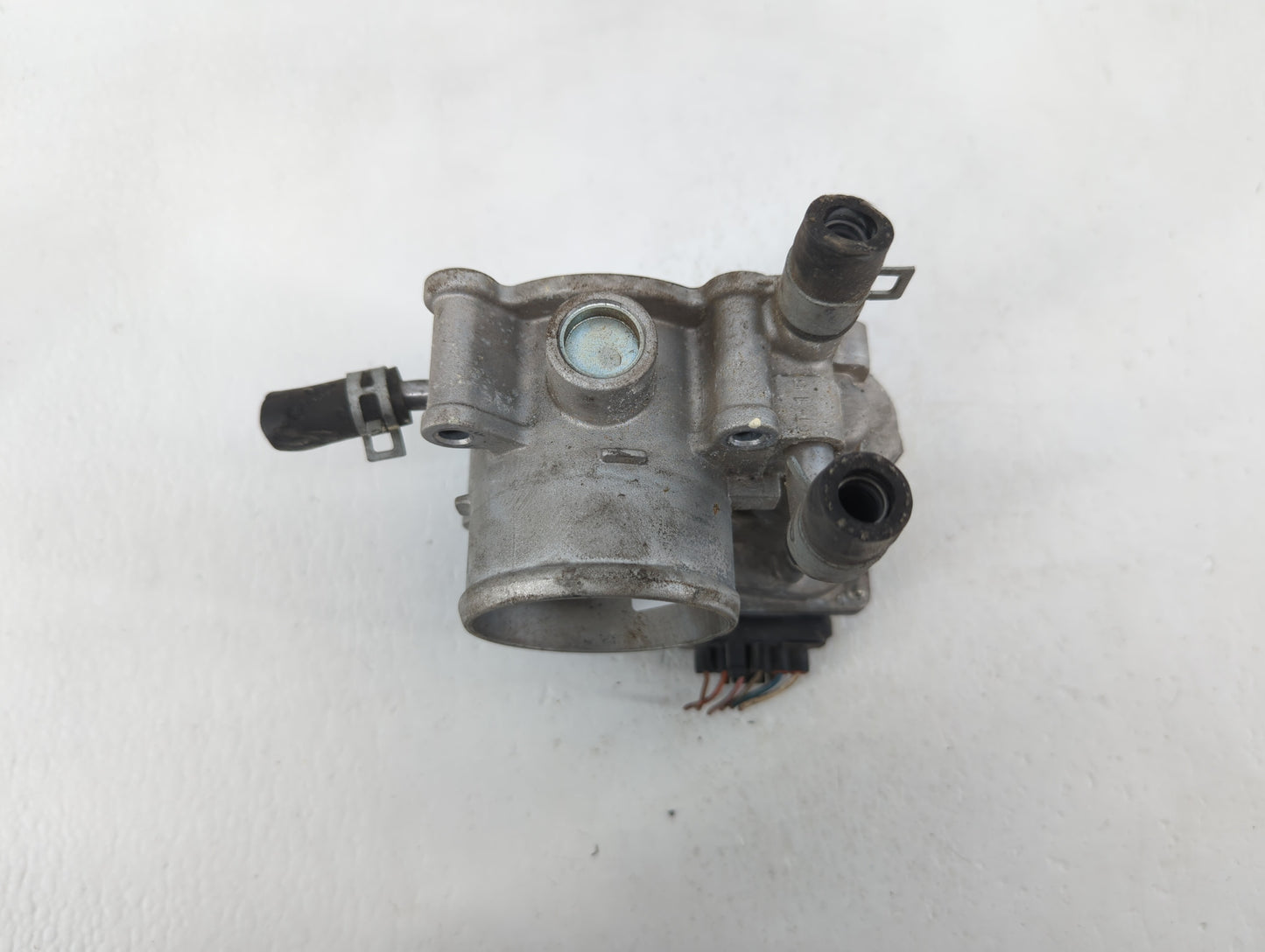 2012-2019 Hyundai Accent Throttle Body P/N:35100-2B300 Fits Fits 2012 2013 2014 2015 2016 2017 2018 2019 OEM Used Auto Parts