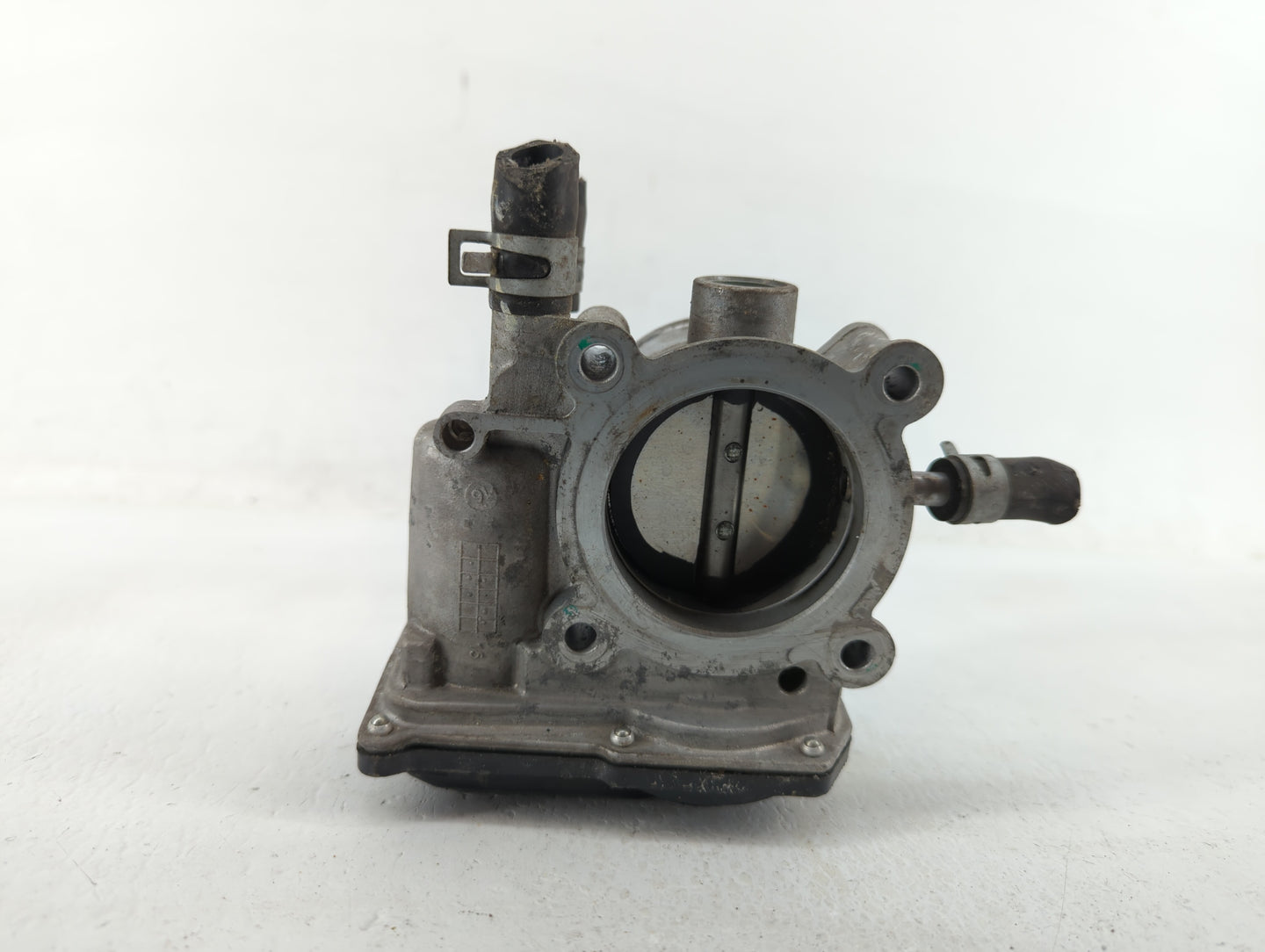 2012-2019 Hyundai Accent Throttle Body P/N:35100-2B300 Fits Fits 2012 2013 2014 2015 2016 2017 2018 2019 OEM Used Auto Parts