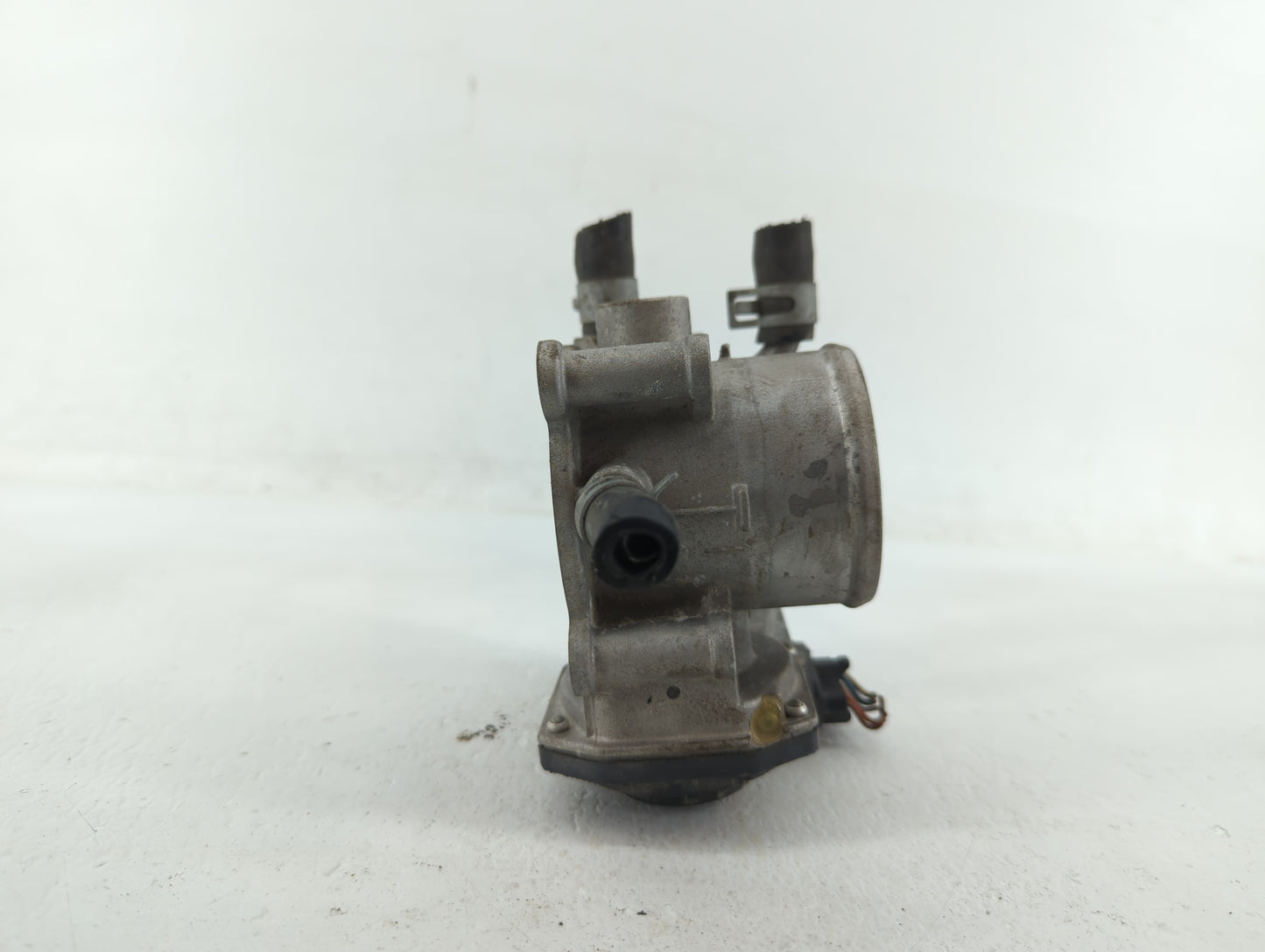 2012-2019 Hyundai Accent Throttle Body P/N:35100-2B300 Fits Fits 2012 2013 2014 2015 2016 2017 2018 2019 OEM Used Auto Parts