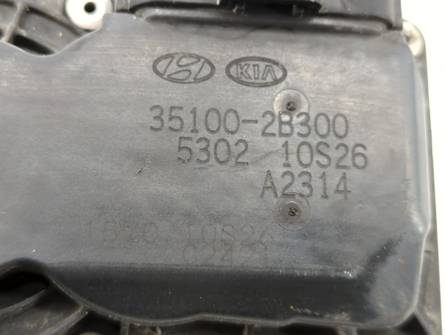 2012-2019 Hyundai Accent Throttle Body P/N:35100-2B300 Fits Fits 2012 2013 2014 2015 2016 2017 2018 2019 OEM Used Auto Parts