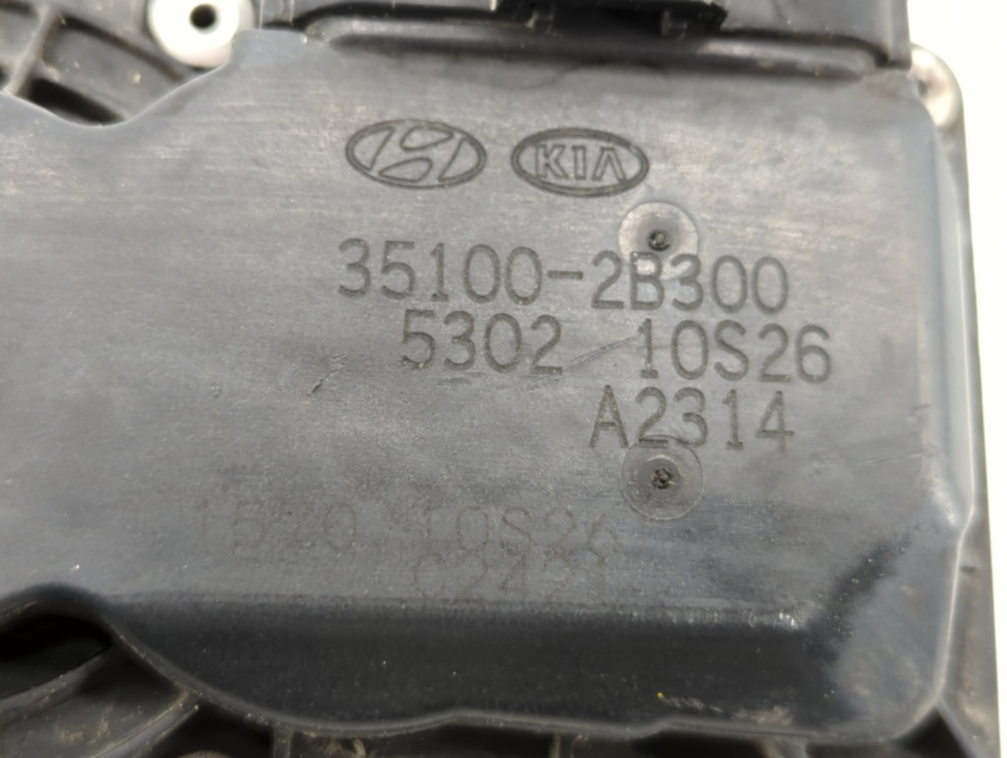 2012-2019 Hyundai Accent Throttle Body P/N:35100-2B300 Fits Fits 2012 2013 2014 2015 2016 2017 2018 2019 OEM Used Auto Parts