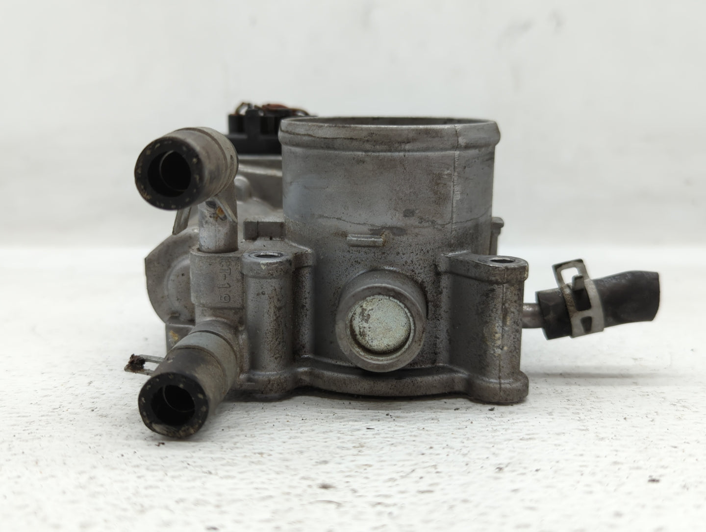 2012-2019 Hyundai Accent Throttle Body P/N:35100-2B300 Fits Fits 2012 2013 2014 2015 2016 2017 2018 2019 OEM Used Auto Parts