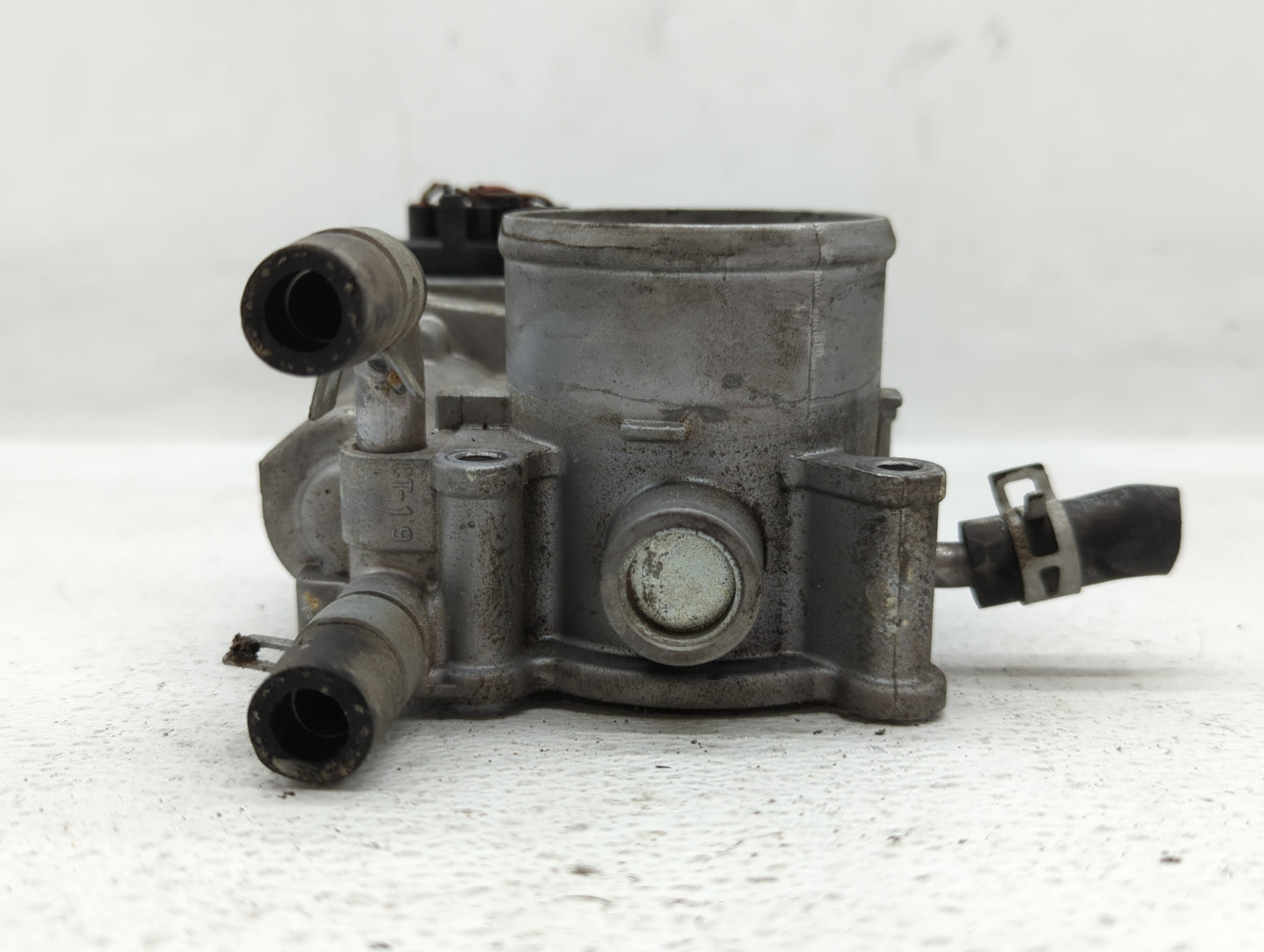 2012-2019 Hyundai Accent Throttle Body P/N:35100-2B300 Fits Fits 2012 2013 2014 2015 2016 2017 2018 2019 OEM Used Auto Parts