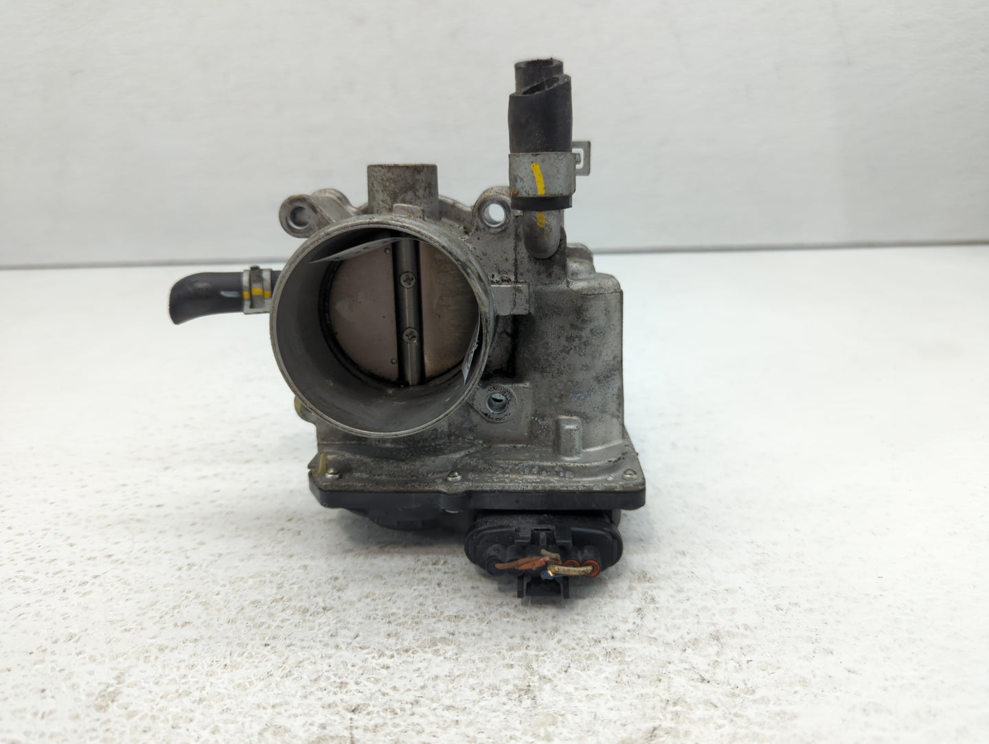 2012-2019 Hyundai Accent Throttle Body P/N:35100-2B300 Fits Fits 2012 2013 2014 2015 2016 2017 2018 2019 OEM Used Auto Parts