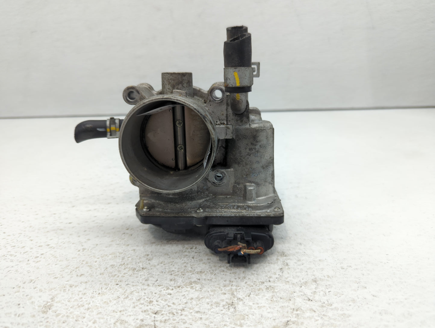 2012-2019 Hyundai Accent Throttle Body P/N:35100-2B300 Fits Fits 2012 2013 2014 2015 2016 2017 2018 2019 OEM Used Auto Parts