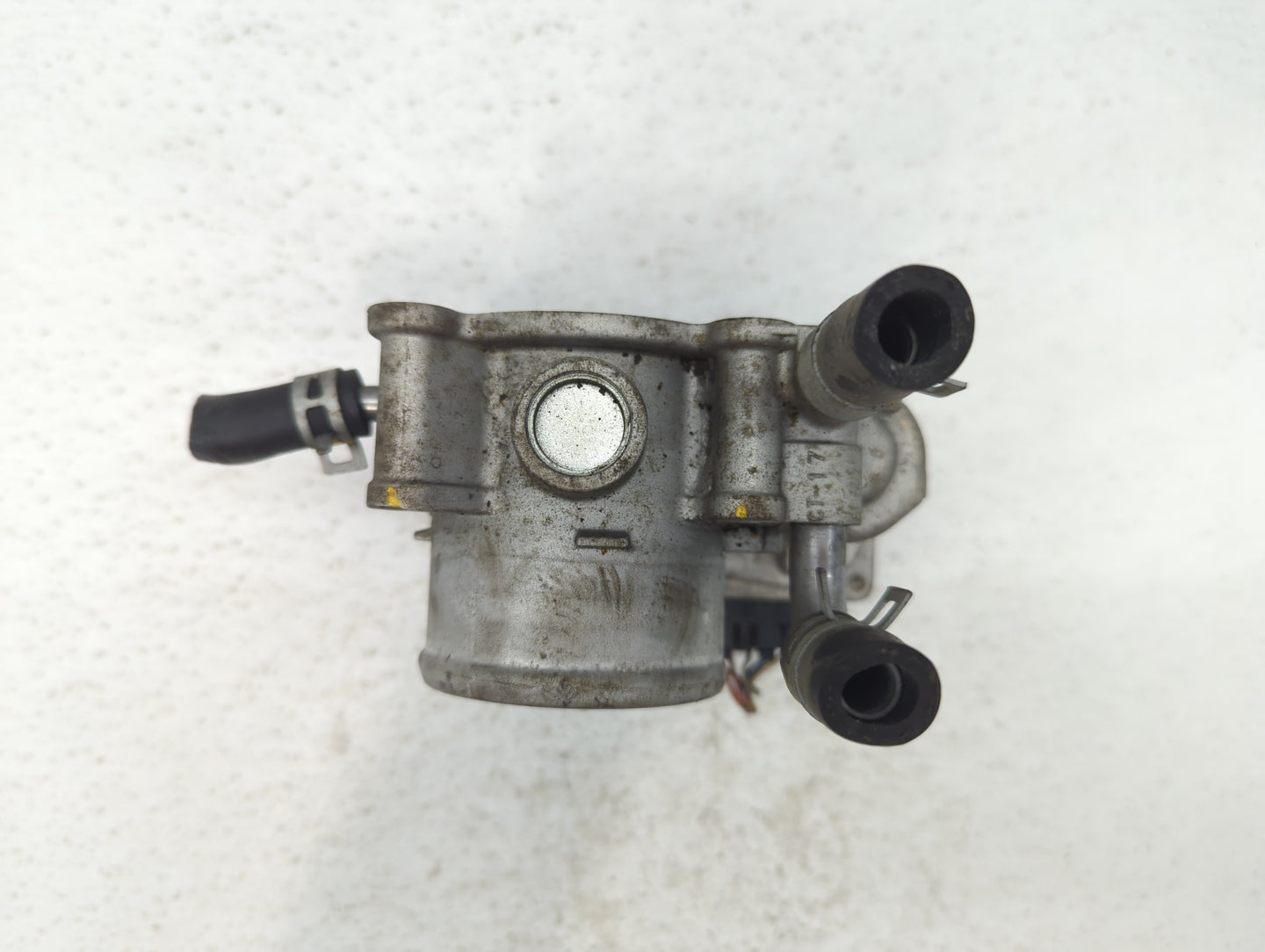 2012-2019 Hyundai Accent Throttle Body P/N:35100-2B300 Fits Fits 2012 2013 2014 2015 2016 2017 2018 2019 OEM Used Auto Parts