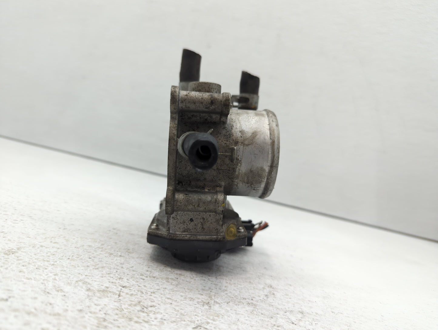 2012-2019 Hyundai Accent Throttle Body P/N:35100-2B300 Fits Fits 2012 2013 2014 2015 2016 2017 2018 2019 OEM Used Auto Parts