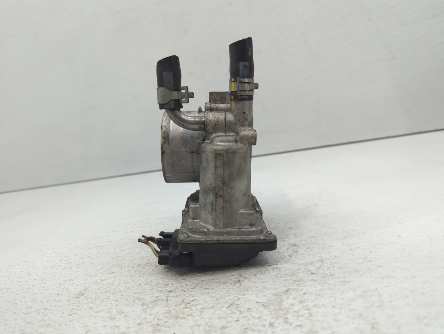 2012-2019 Hyundai Accent Throttle Body P/N:35100-2B300 Fits Fits 2012 2013 2014 2015 2016 2017 2018 2019 OEM Used Auto Parts