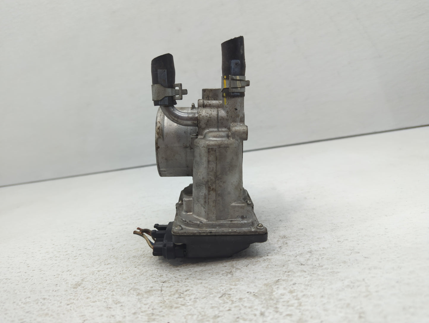 2012-2019 Hyundai Accent Throttle Body P/N:35100-2B300 Fits Fits 2012 2013 2014 2015 2016 2017 2018 2019 OEM Used Auto Parts