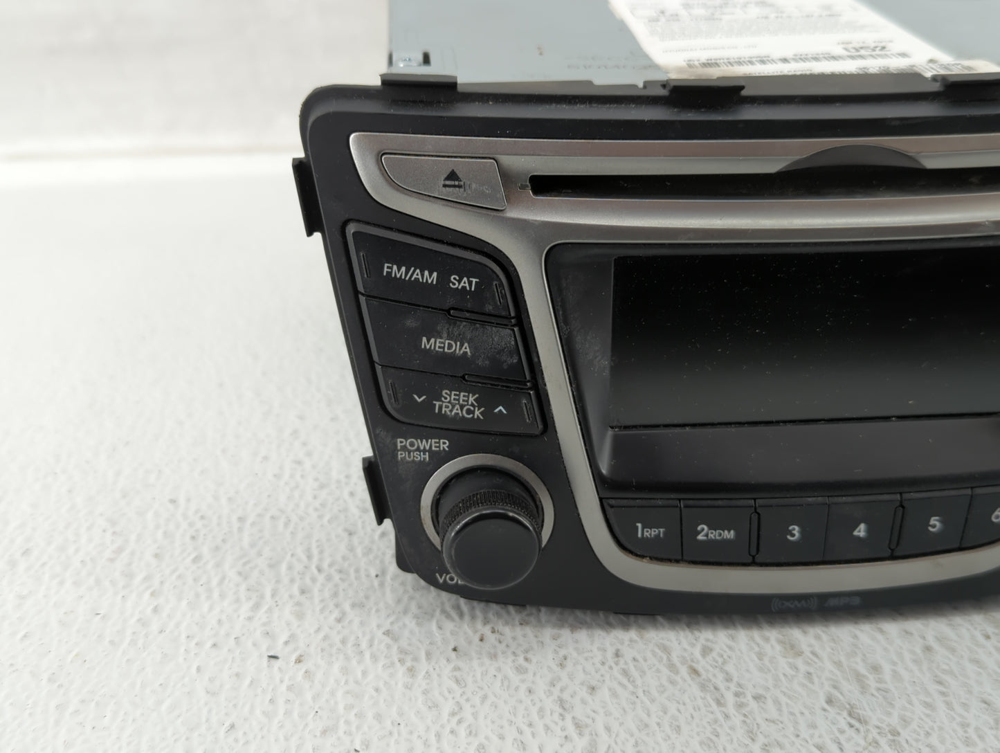 2015-2017 Hyundai Accent Am Fm Cd Player Radio Receiver - Oemusedautoparts1.com