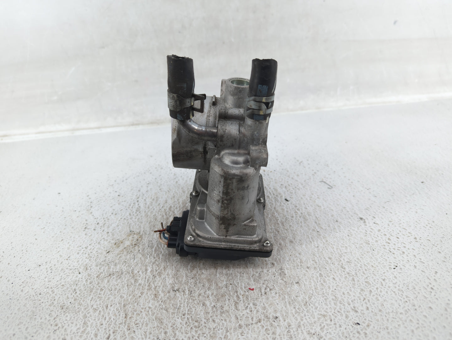 2012-2019 Hyundai Accent Throttle Body P/N:35100-2B300 Fits Fits 2012 2013 2014 2015 2016 2017 2018 2019 OEM Used Auto Parts