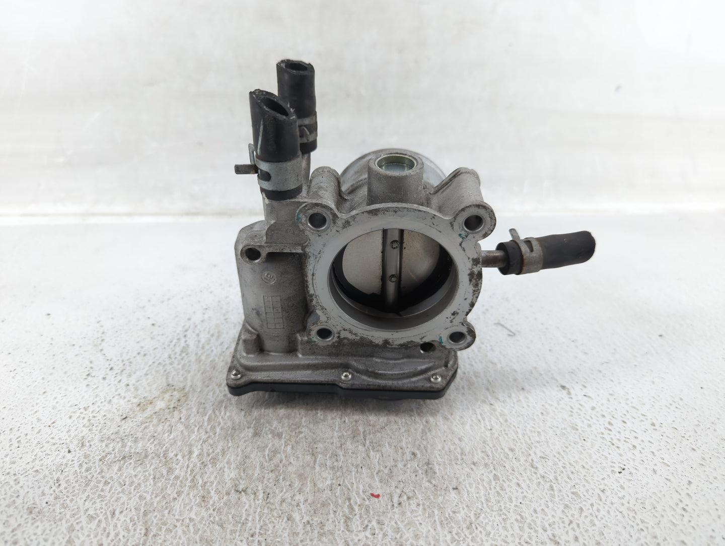 2012-2019 Hyundai Accent Throttle Body P/N:35100-2B300 Fits Fits 2012 2013 2014 2015 2016 2017 2018 2019 OEM Used Auto Parts
