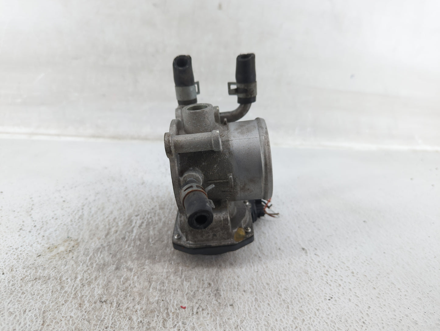 2012-2019 Hyundai Accent Throttle Body P/N:35100-2B300 Fits Fits 2012 2013 2014 2015 2016 2017 2018 2019 OEM Used Auto Parts