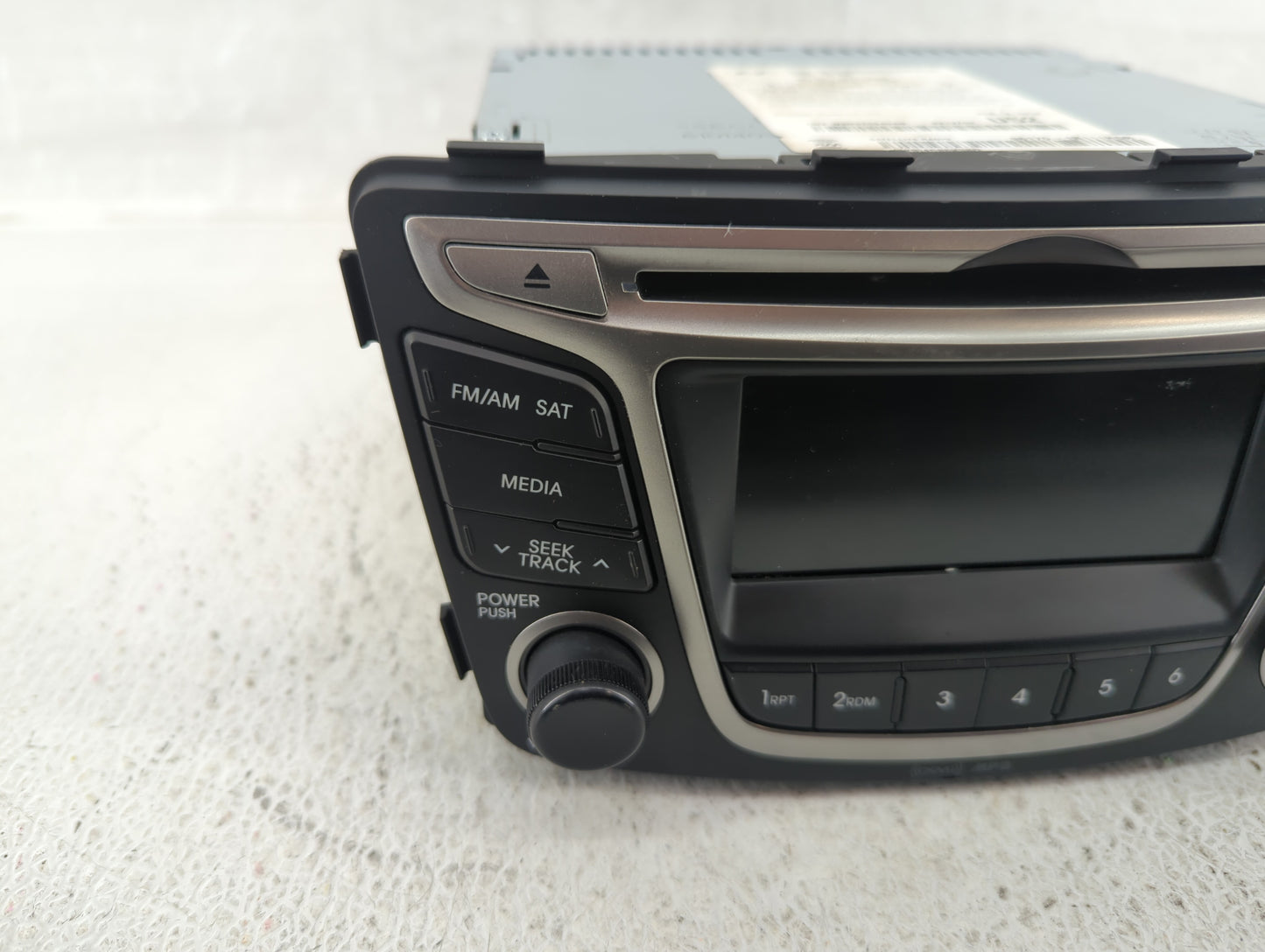 2015-2017 Hyundai Accent Am Fm Cd Player Radio Receiver - Oemusedautoparts1.com