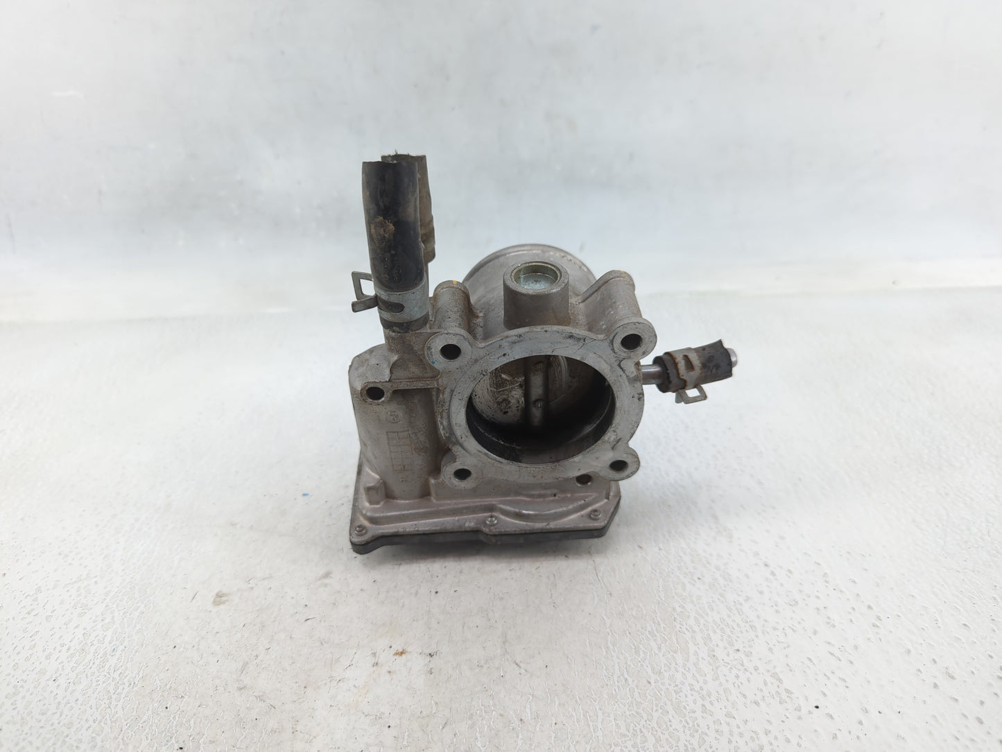 2012-2019 Hyundai Accent Throttle Body P/N:5302 04T10 35100-2B300 Fits Fits 2012 2013 2014 2015 2016 2017 2018 2019 OEM Used