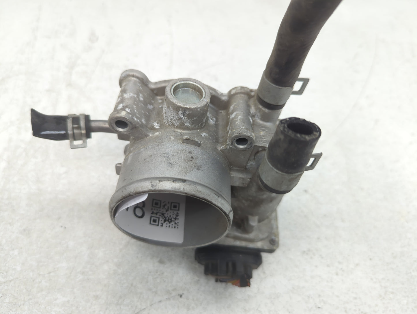 2012-2019 Hyundai Accent Throttle Body P/N:35100-2B300 Fits Fits 2012 2013 2014 2015 2016 2017 2018 2019 OEM Used Auto Parts