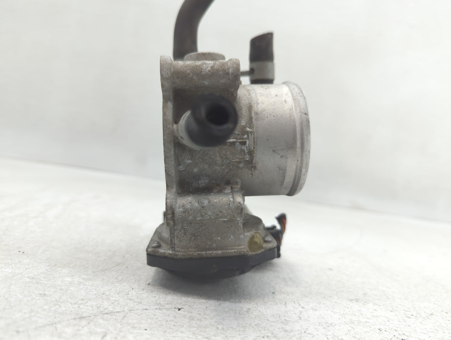 2012-2019 Hyundai Accent Throttle Body P/N:35100-2B300 Fits Fits 2012 2013 2014 2015 2016 2017 2018 2019 OEM Used Auto Parts