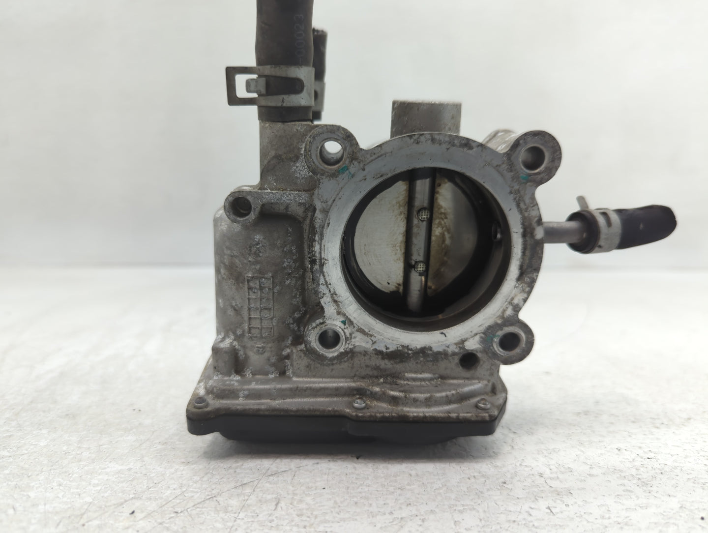 2012-2019 Hyundai Accent Throttle Body P/N:35100-2B300 Fits Fits 2012 2013 2014 2015 2016 2017 2018 2019 OEM Used Auto Parts