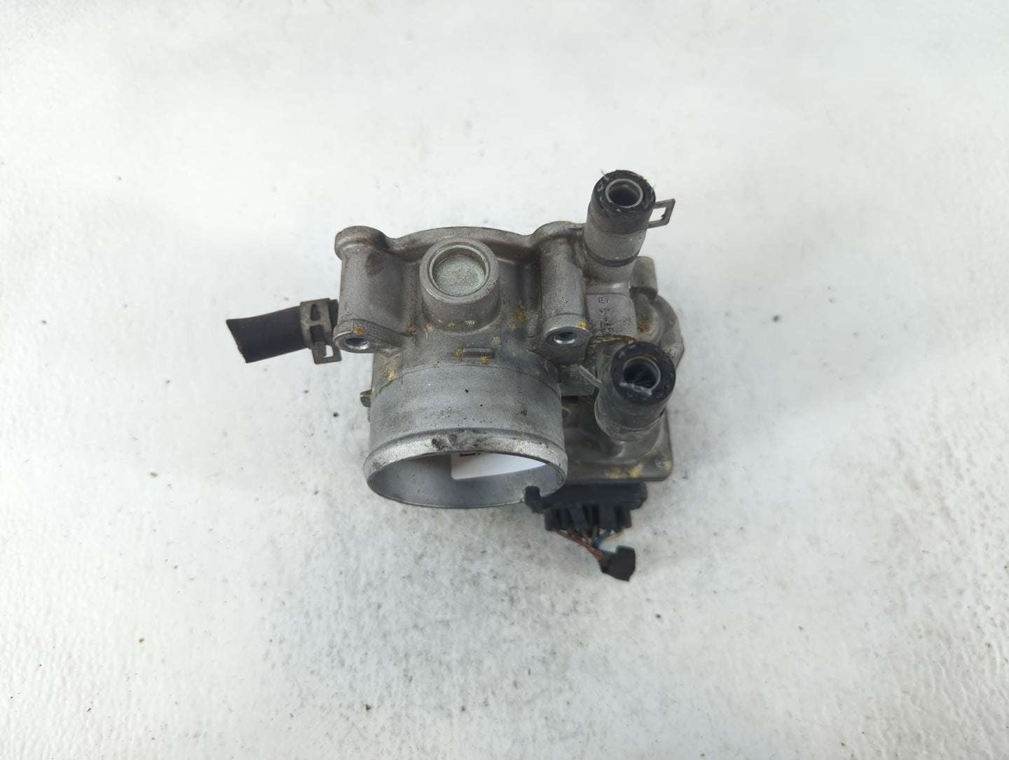 2012-2019 Hyundai Accent Throttle Body P/N:35100-2B300 Fits Fits 2012 2013 2014 2015 2016 2017 2018 2019 OEM Used Auto Parts
