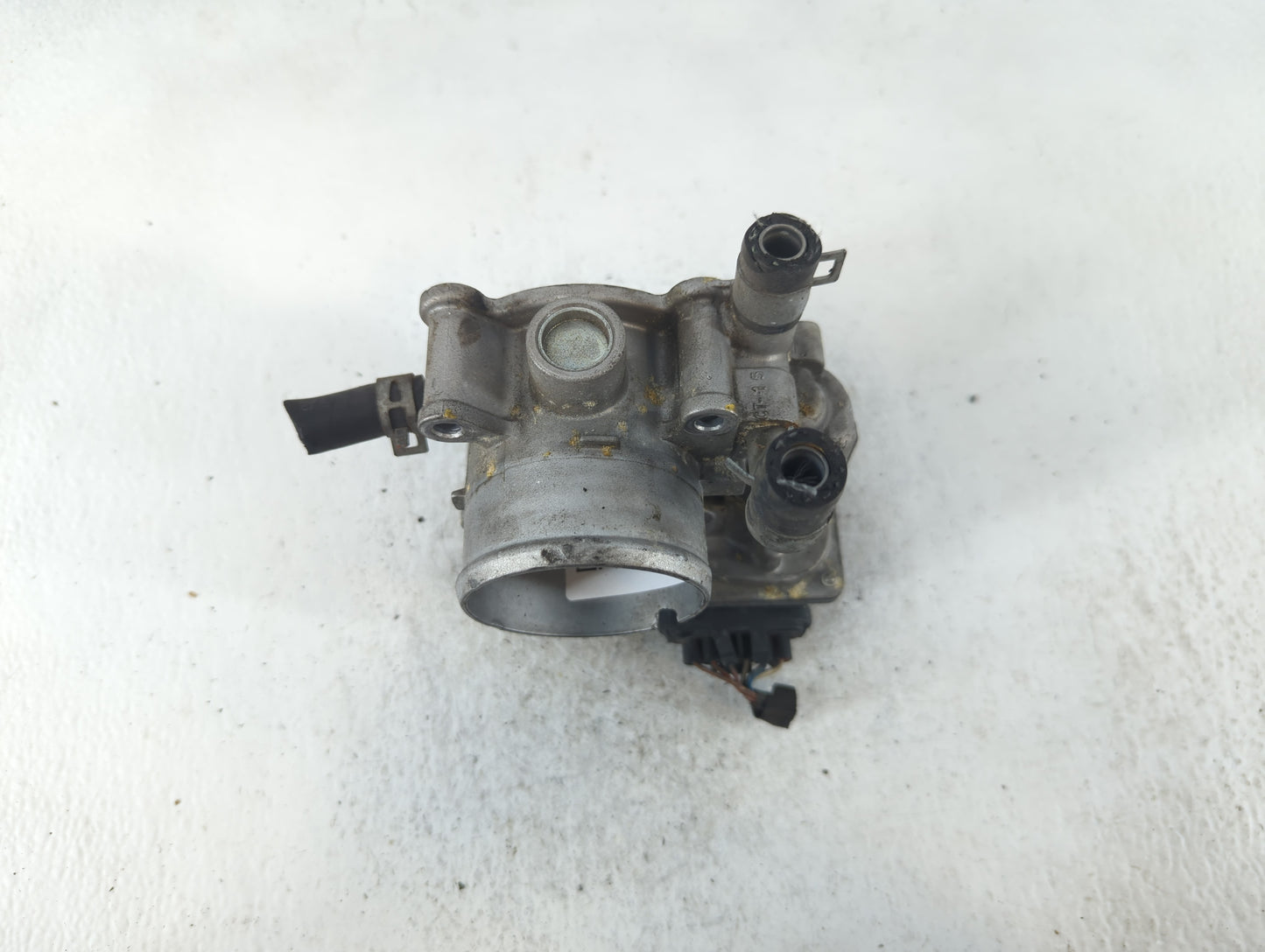 2012-2019 Hyundai Accent Throttle Body P/N:35100-2B300 Fits Fits 2012 2013 2014 2015 2016 2017 2018 2019 OEM Used Auto Parts