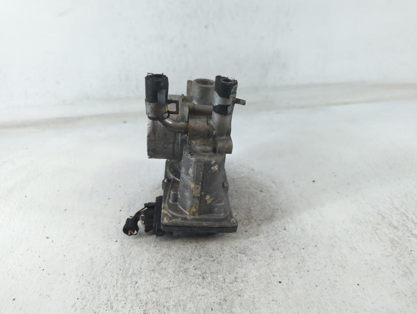 2012-2019 Hyundai Accent Throttle Body P/N:35100-2B300 Fits Fits 2012 2013 2014 2015 2016 2017 2018 2019 OEM Used Auto Parts