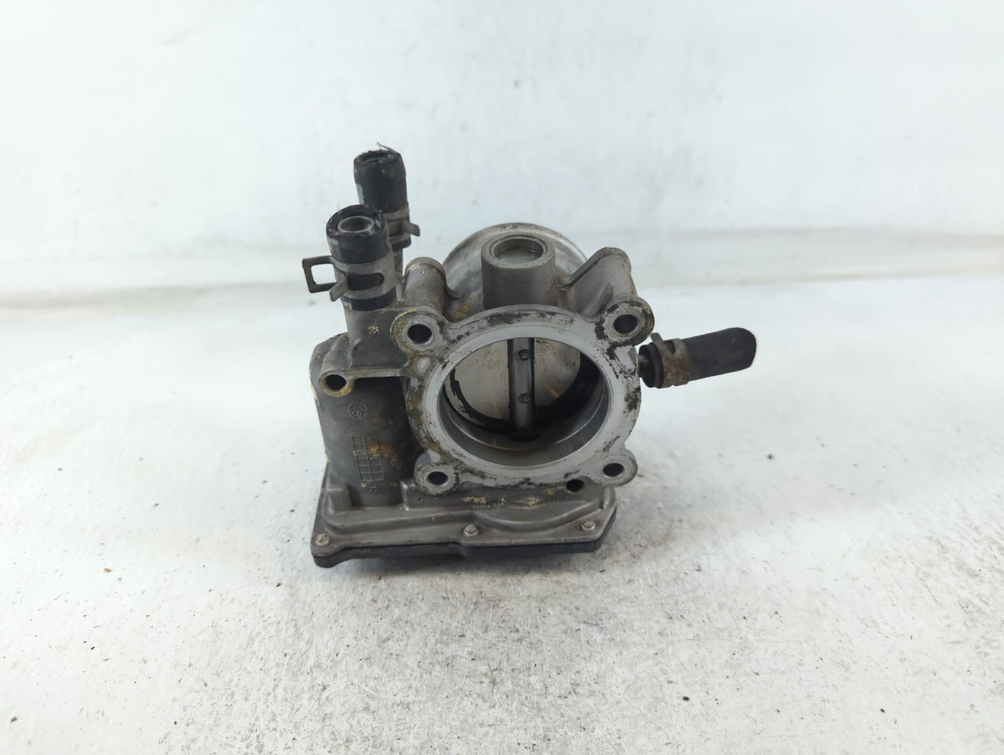 2012-2019 Hyundai Accent Throttle Body P/N:35100-2B300 Fits Fits 2012 2013 2014 2015 2016 2017 2018 2019 OEM Used Auto Parts