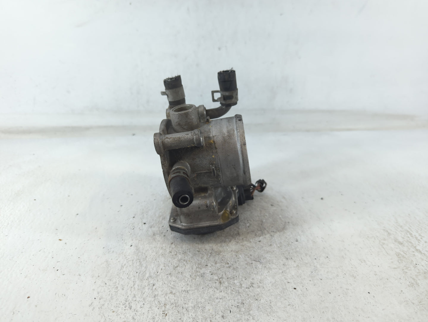 2012-2019 Hyundai Accent Throttle Body P/N:35100-2B300 Fits Fits 2012 2013 2014 2015 2016 2017 2018 2019 OEM Used Auto Parts