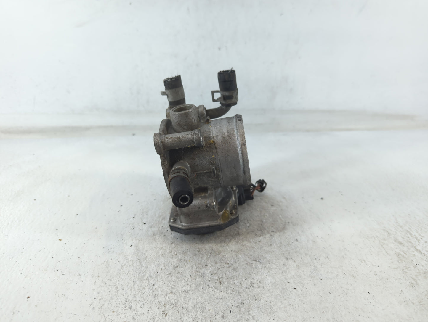 2012-2019 Hyundai Accent Throttle Body P/N:35100-2B300 Fits Fits 2012 2013 2014 2015 2016 2017 2018 2019 OEM Used Auto Parts