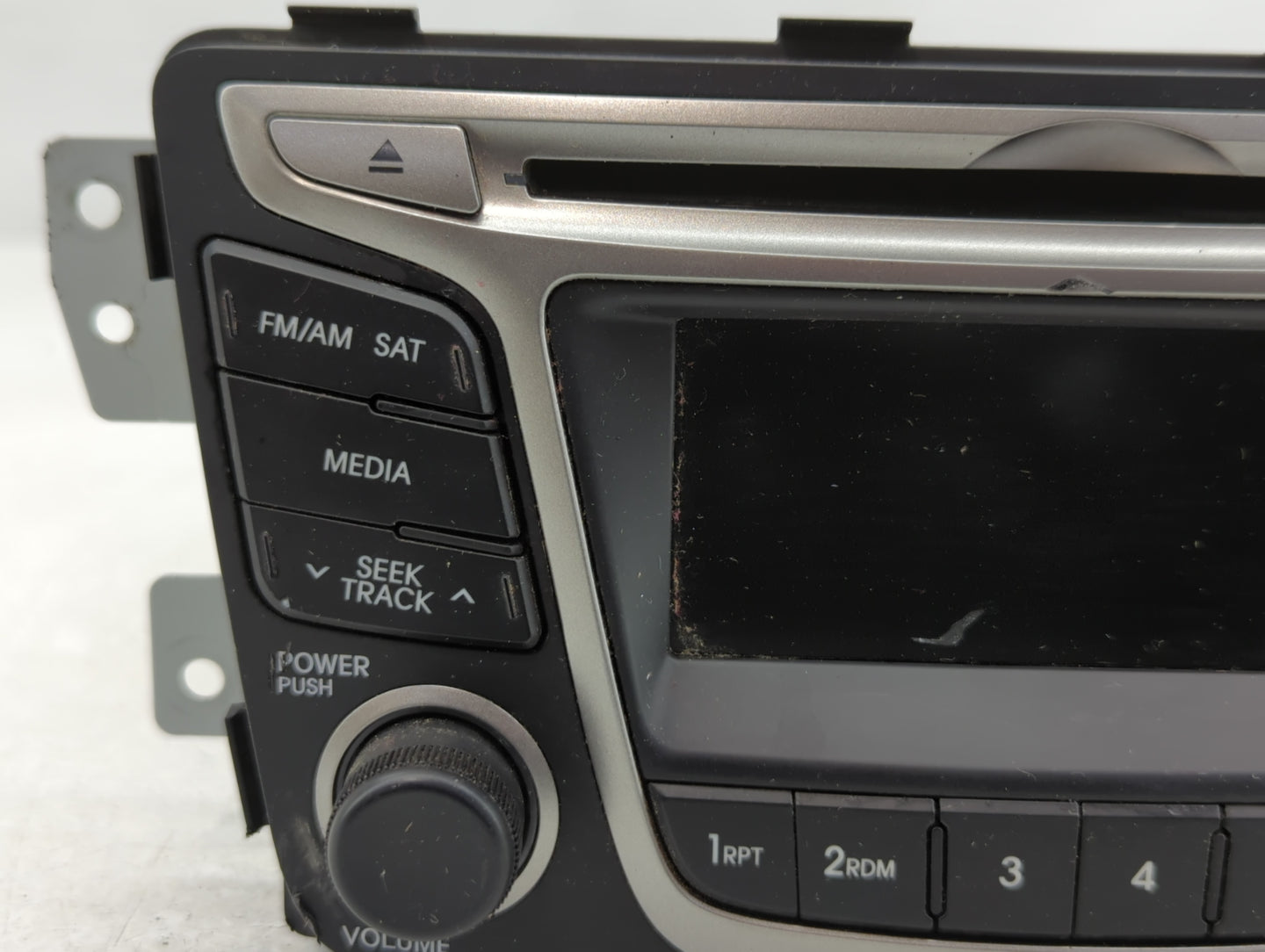 2016 Hyundai Accent Am Fm Cd Player Radio Receiver - Oemusedautoparts1.com