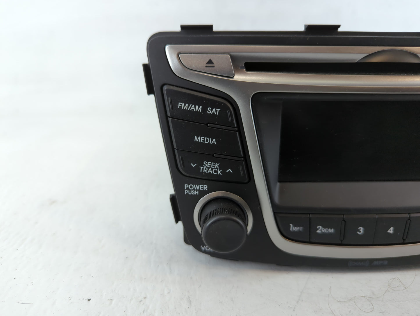 2015-2017 Hyundai Accent Am Fm Cd Player Radio Receiver - Oemusedautoparts1.com