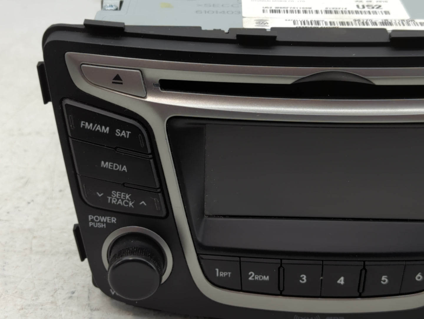 2016 Hyundai Accent Am Fm Cd Player Radio Receiver - Oemusedautoparts1.com