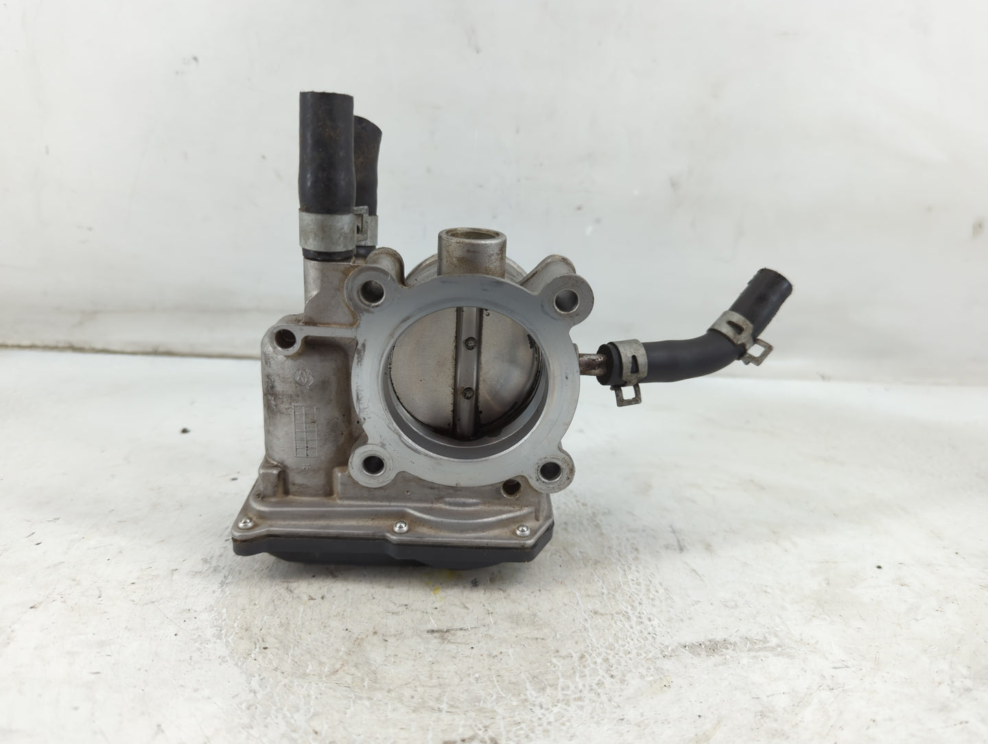 2012-2019 Hyundai Accent Throttle Body P/N:35100-2B300 Fits Fits 2012 2013 2014 2015 2016 2017 2018 2019 OEM Used Auto Parts