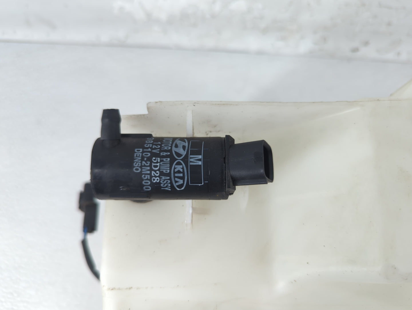 2012-2017 Hyundai Azera Windshield Washer Fluid Reservoir Bottle Oem - Oemusedautoparts1.com