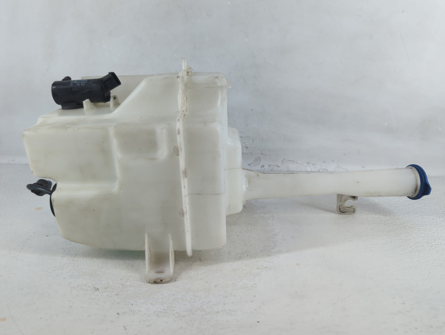 2012-2017 Hyundai Azera Windshield Washer Fluid Reservoir Bottle Oem - Oemusedautoparts1.com
