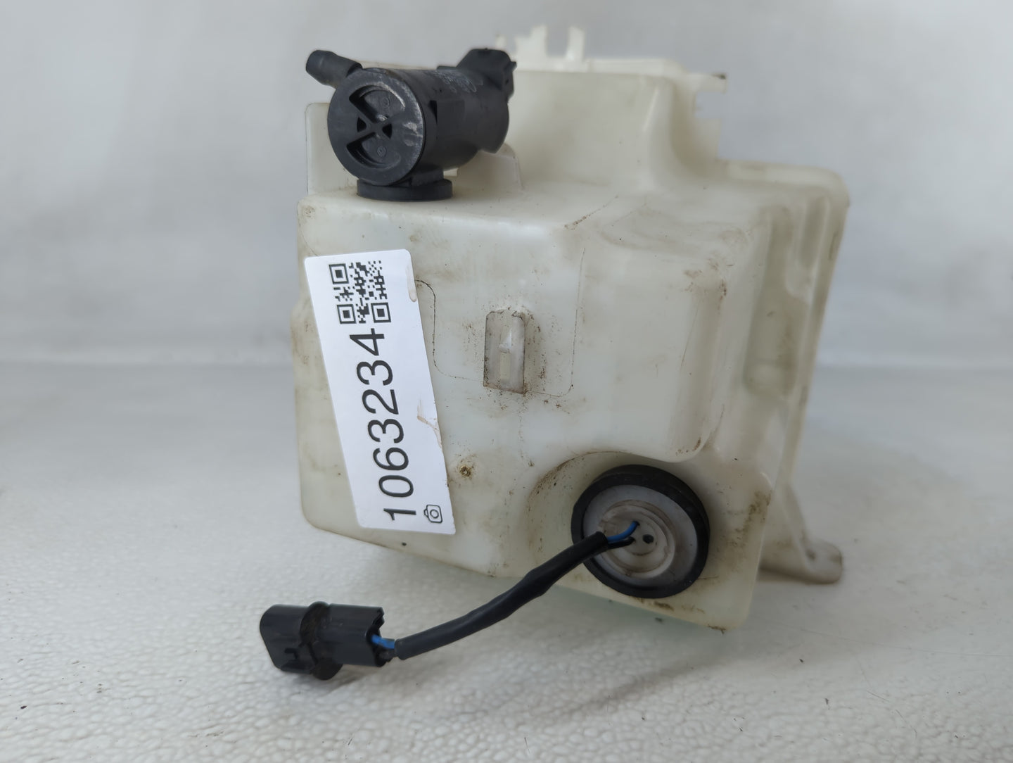 2012-2017 Hyundai Azera Windshield Washer Fluid Reservoir Bottle Oem - Oemusedautoparts1.com