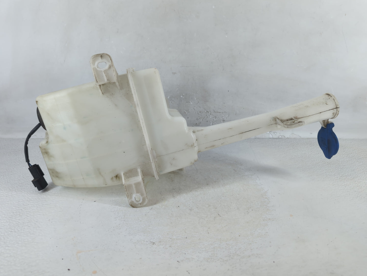 2012-2017 Hyundai Azera Windshield Washer Fluid Reservoir Bottle Oem - Oemusedautoparts1.com