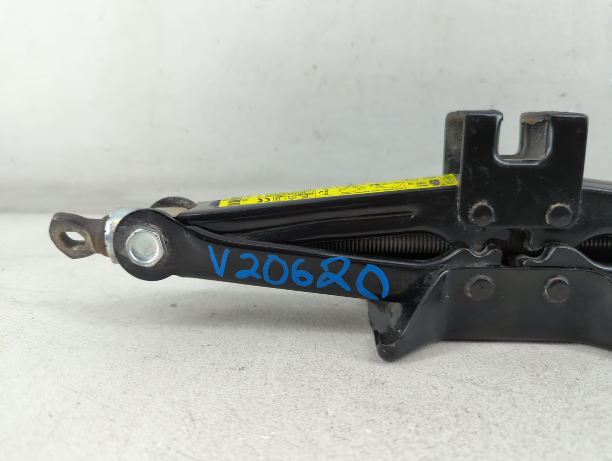 2016 Hyundai Azera Spare Scissor Car Jack 1069088 - Oemusedautoparts1.com