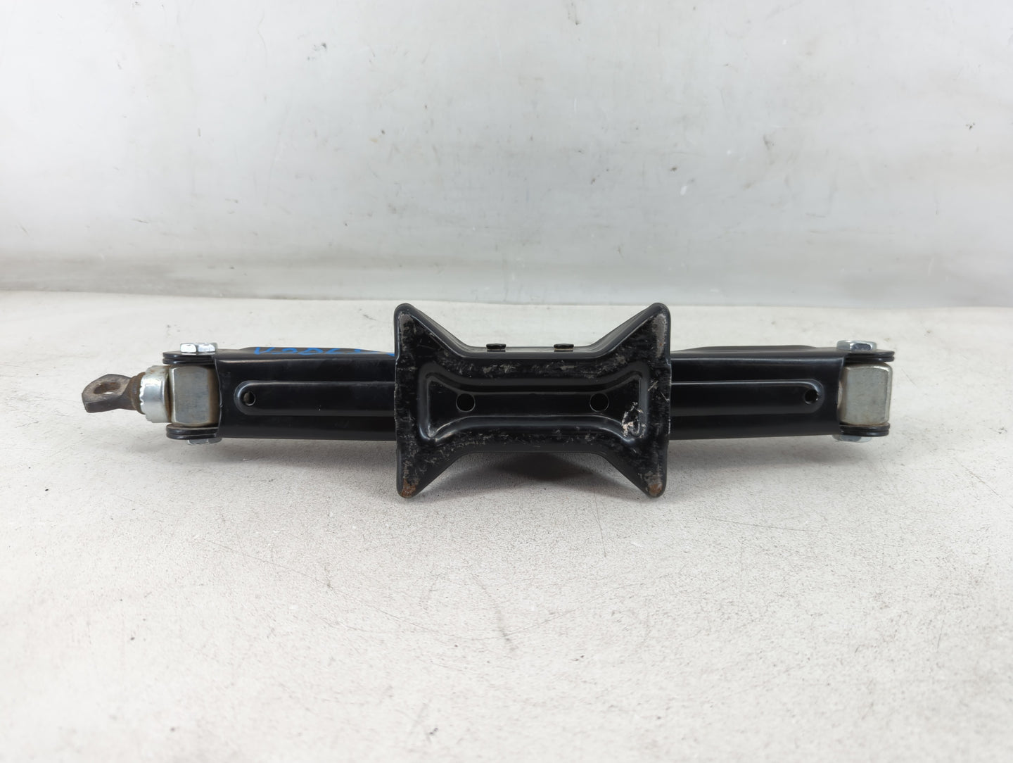 2016 Hyundai Azera Spare Scissor Car Jack 1069088 - Oemusedautoparts1.com