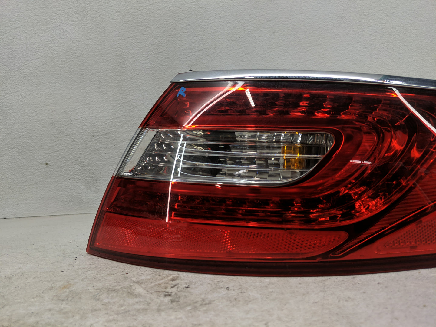 2012-2017 Hyundai Azera Tail Light Assembly Passenger Right OEM P/N:92404-3V0 Fits Fits 2012 2013 2014 2015 2016 2017 OEM Us