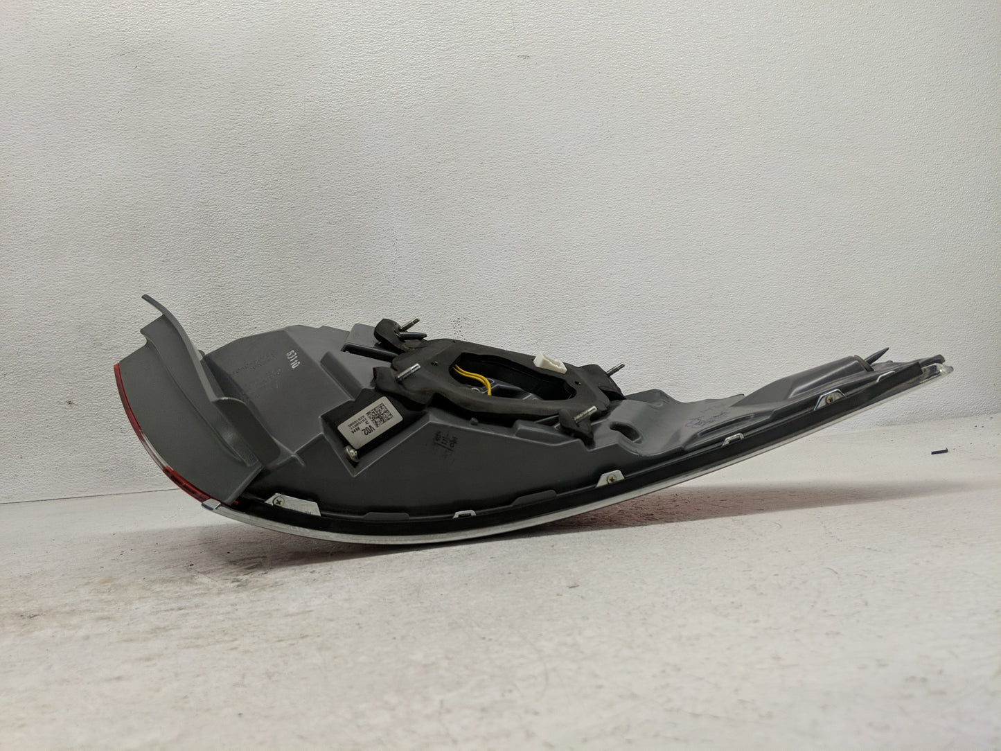 2012-2017 Hyundai Azera Tail Light Assembly Passenger Right OEM P/N:92404-3V0 Fits Fits 2012 2013 2014 2015 2016 2017 OEM Us