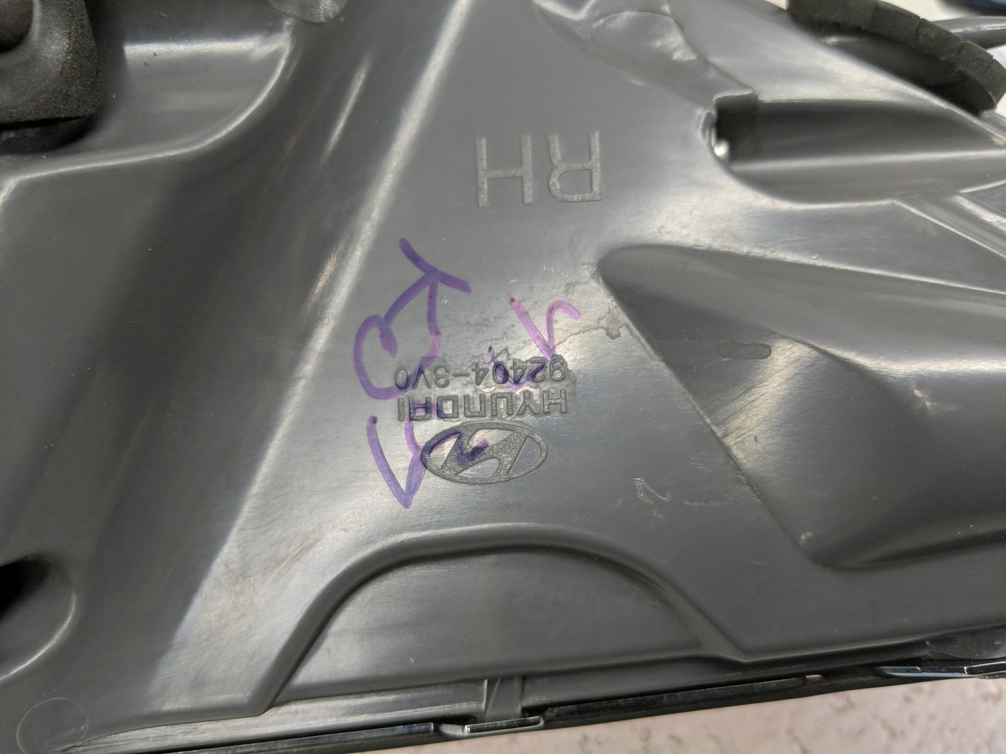 2012-2017 Hyundai Azera Tail Light Assembly Passenger Right OEM P/N:92404-3V0 Fits Fits 2012 2013 2014 2015 2016 2017 OEM Us