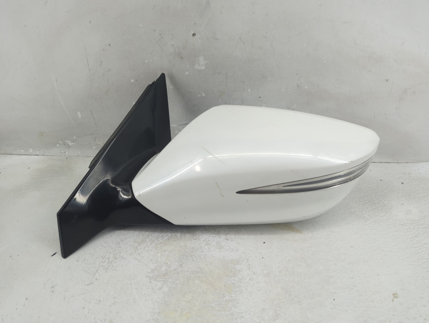 2015-2017 Hyundai Azera Driver Side View Mirror - Left Door Mirror OEM Used - Oemusedautoparts1.com