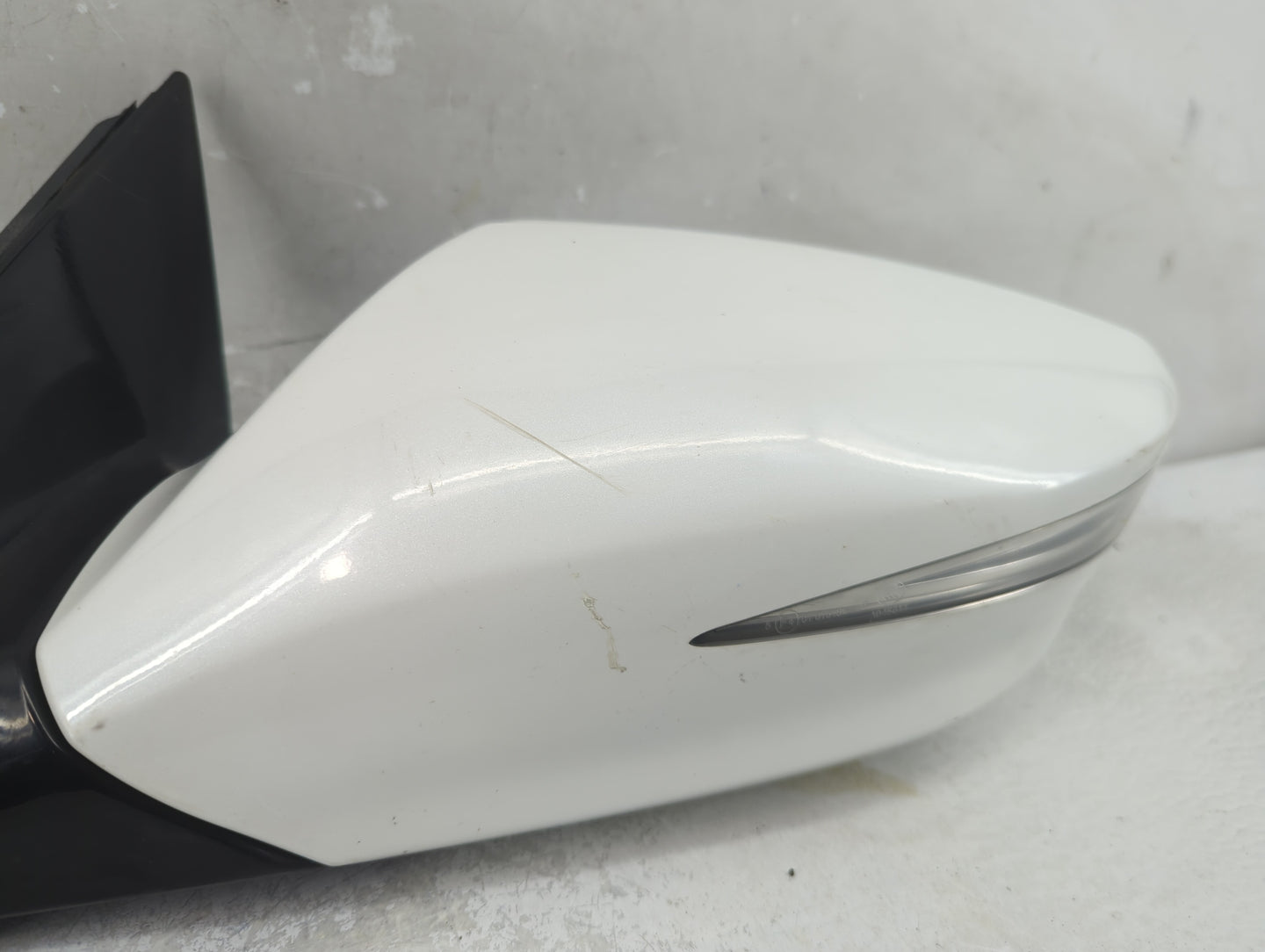 2015-2017 Hyundai Azera Driver Side View Mirror - Left Door Mirror OEM Used - Oemusedautoparts1.com
